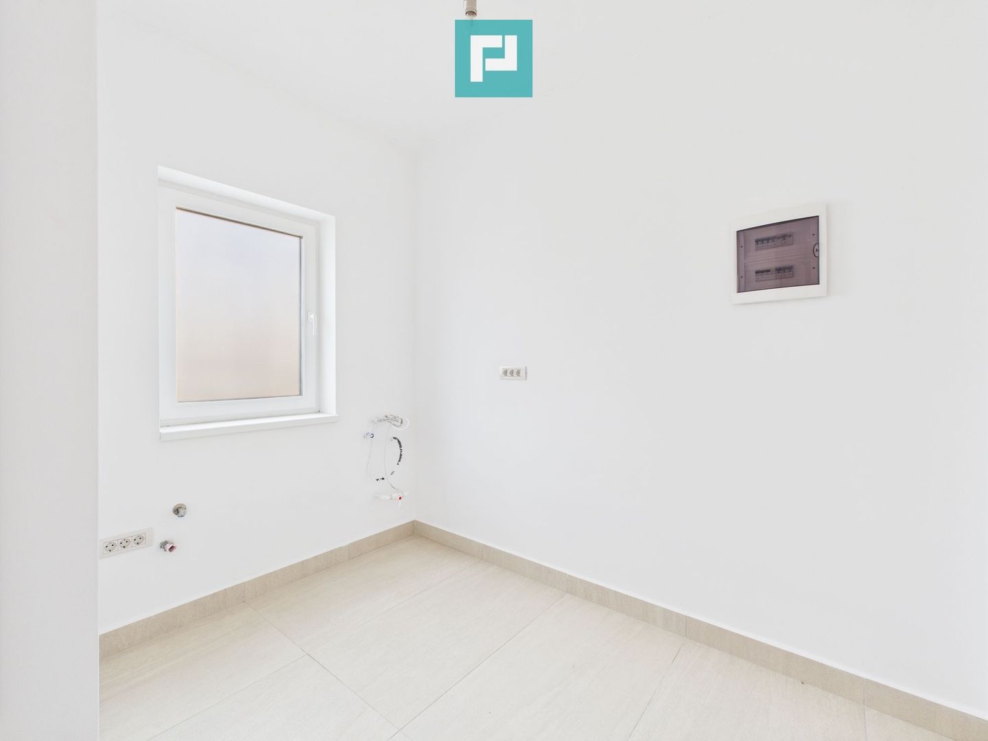 Casă modernă cu 4 camere în Becicherecul Mic - Poză 9