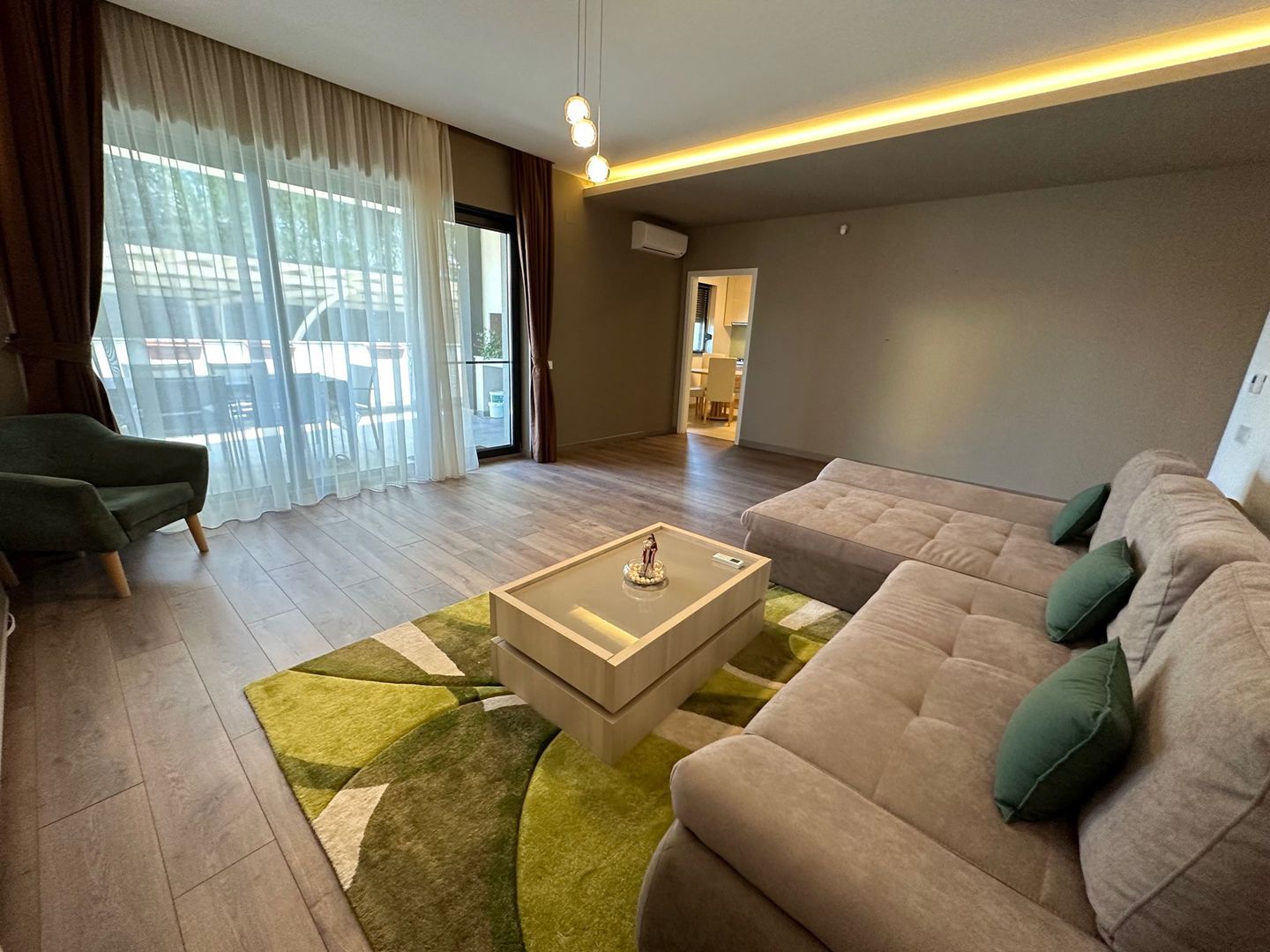 Apartament cu 3 camere de închiriat în zona Nord - Poză 1