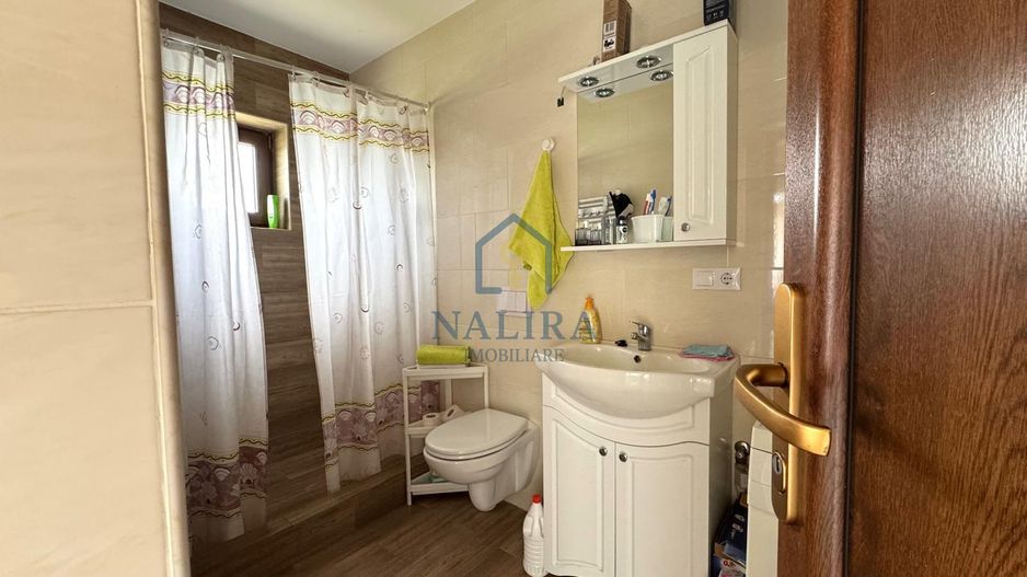 Casa de vanzare cu 14 Ari teren - Lapusel - Poză 17