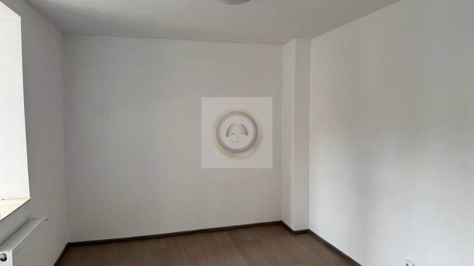Apartament 3 camere de inchiriat | nemobilat, neutilat | langaDoboz - Poză 10