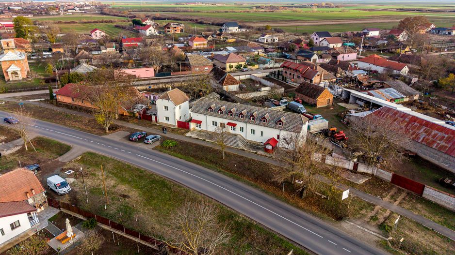 Clădire potrivită pentru proiecte educaționale sau de îngrijire - Poză 7