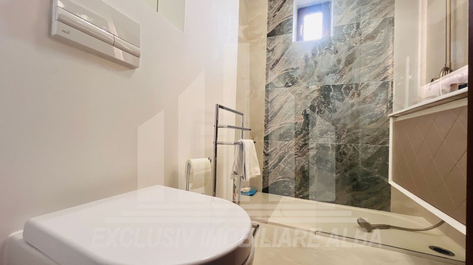 Apartament cu 3 camere cu scara interioara, Cetate - Poză 3