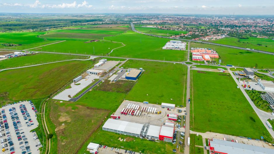 Parcare tiruri și spațiu de birouri - Poză 3