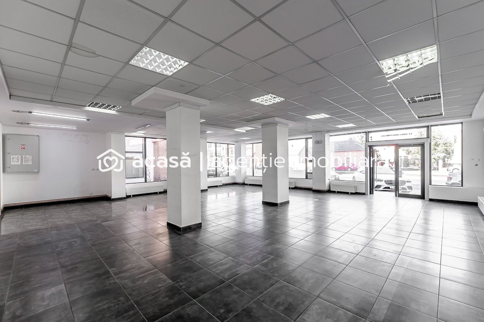 Spațiu comercial cu vitrină de 20 m, Micalaca Arad. - Poză 2