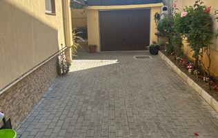 Casa spatioasa cu etaj 270 mp utili curte libera 180 mp zona Reșița