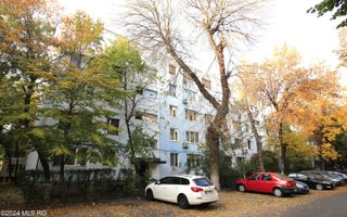Piata Resita, decomandat, etaj 4/4, liber! - Poză 1
