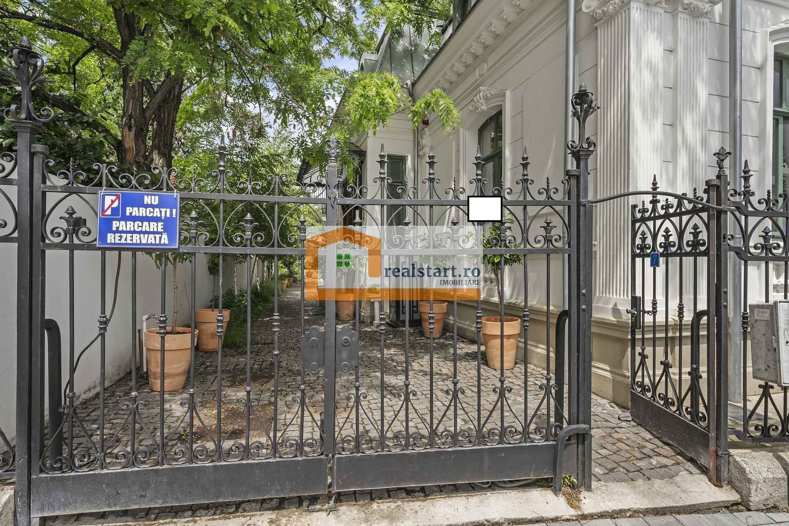 Cartierul Armenesc, Vila impozanta S+P+M, teren 615mp, terasa, curte - Poză 2