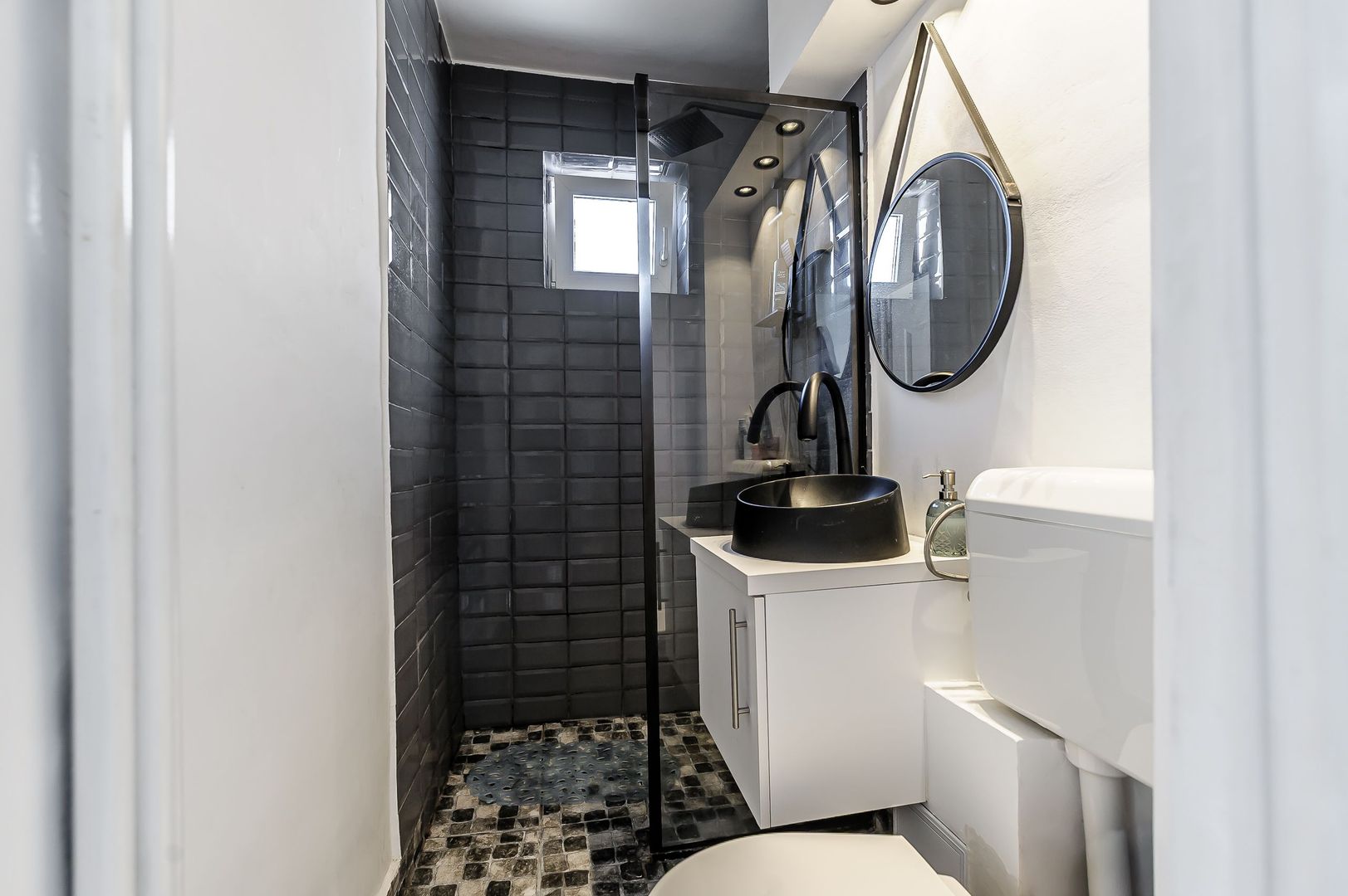 Apartament la etajul 3 cu 2 camere la cheie in zona Romanilor - Poză 5