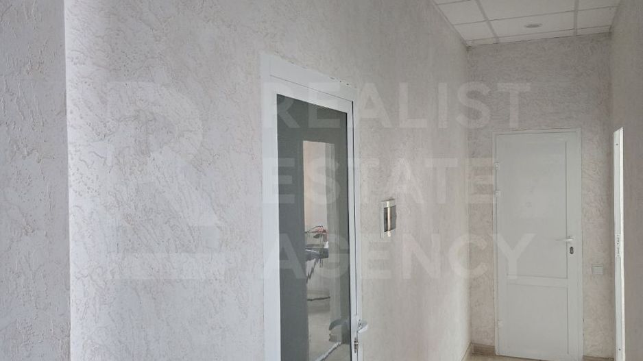 Vânzare, spațiu comercial, 237,9 mp, satului Siret. - Poză 6