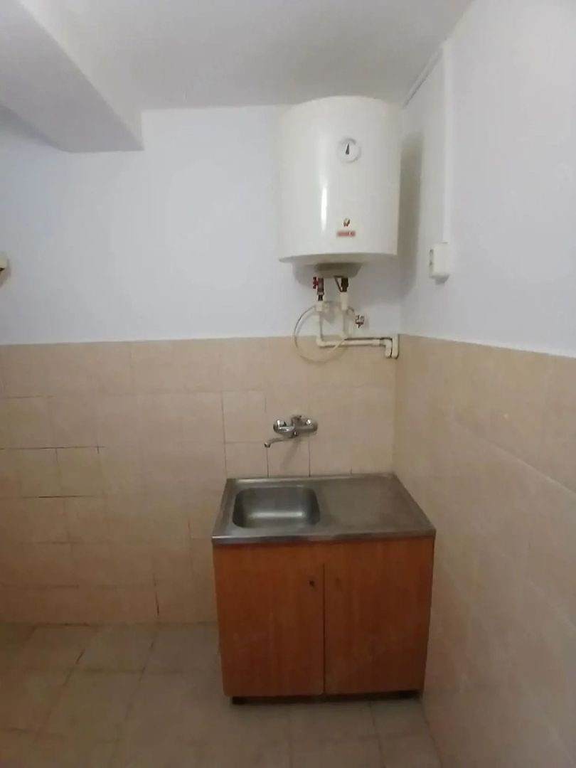 BRASADAS vinde garsoniera pe Ostrovului la PARTER. - Poză 3
