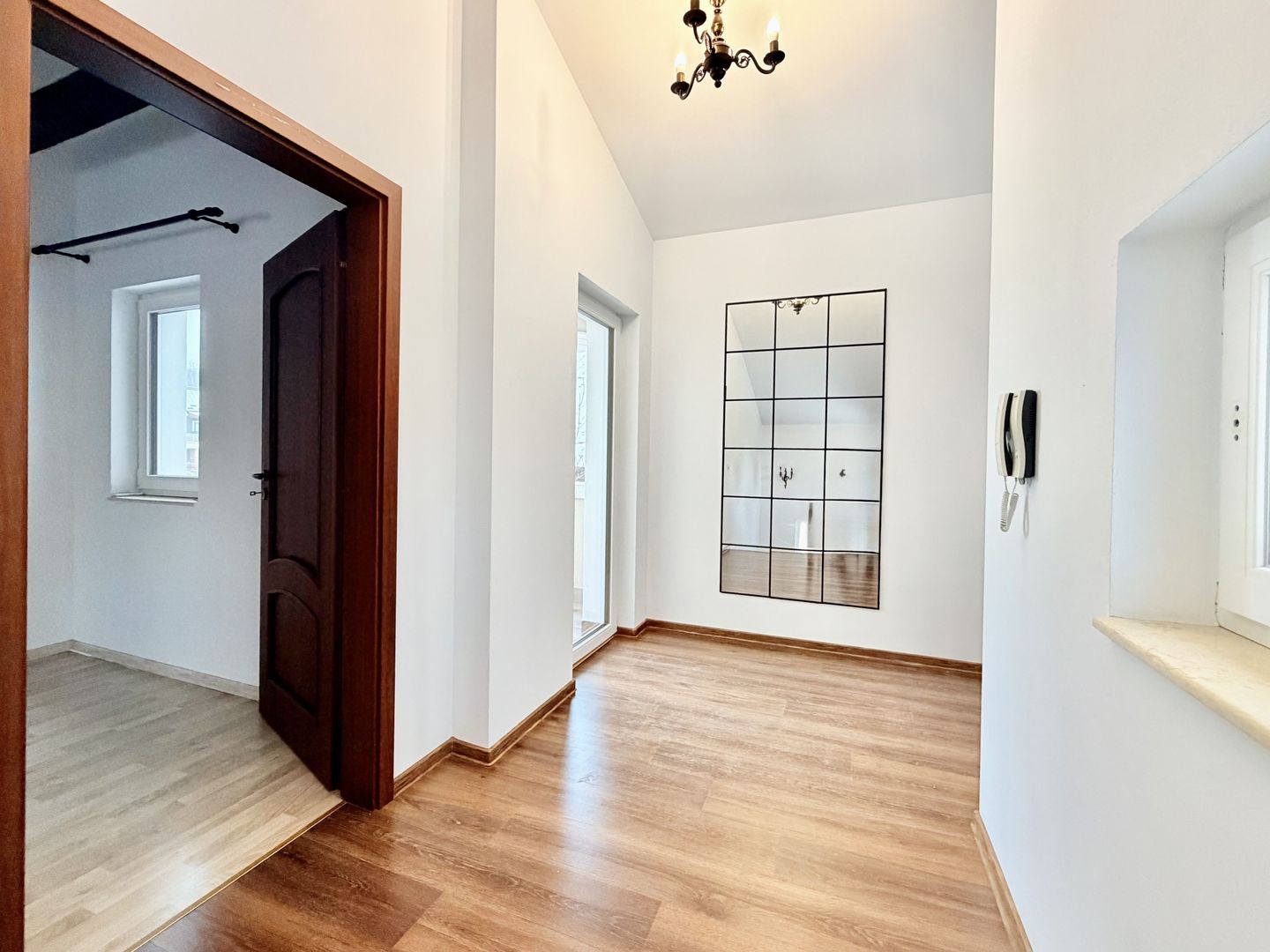 Casă de închiriat la liziera pădurii - Dumbrăvița - Poză 12