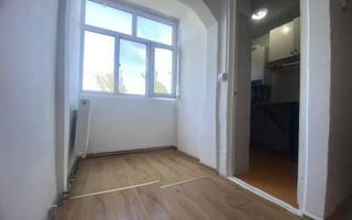 Super pret! Vanzare garsoniera nemobilata in Targoviste - Poză 7