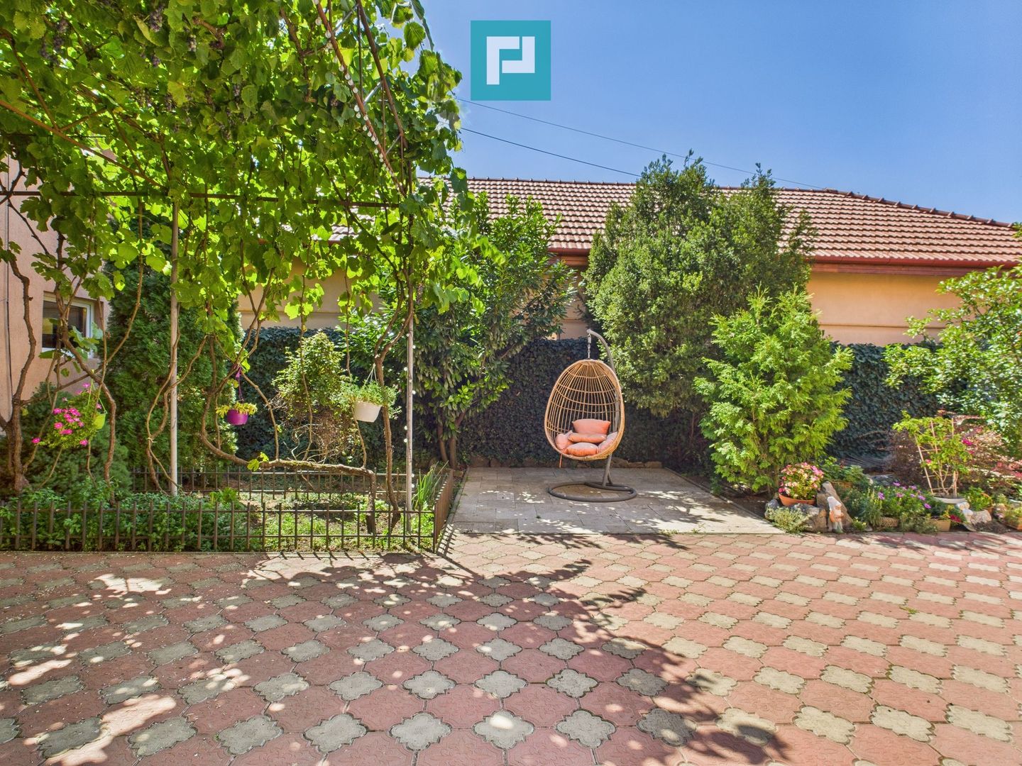 Casă și clădire de apartamente la Orțișoara - Poză 46