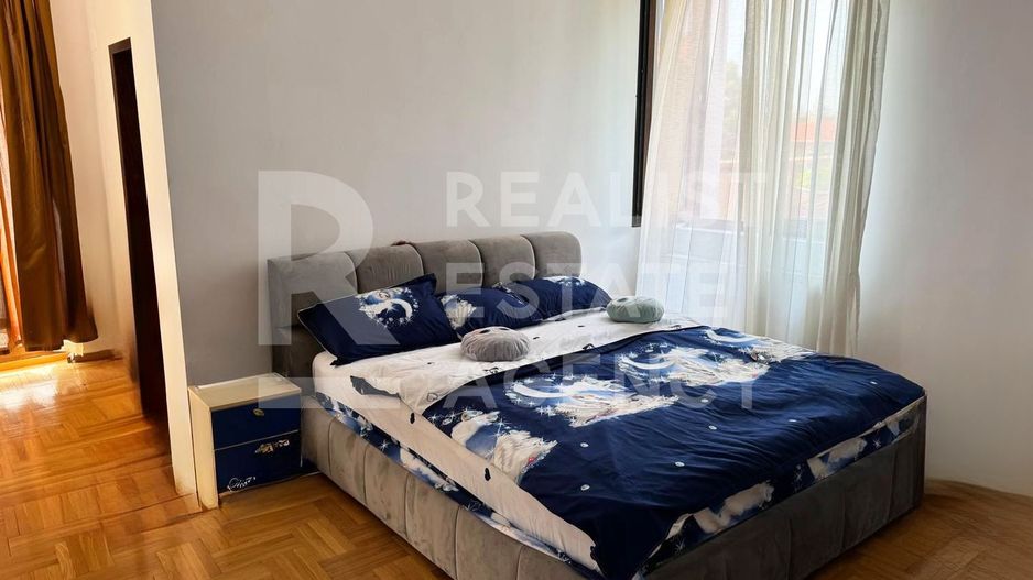 Casă de vânzare cu 8 camere, aproape de Piața Revoluției - Poză 5