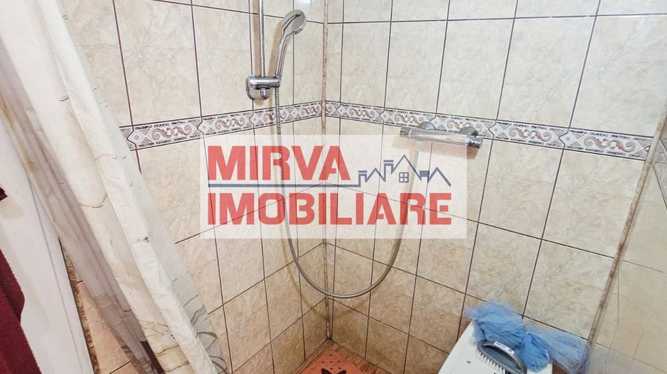 🏡 Casă spațioasă cu 9 camere în Strejnicu – pentru locuință, birouri - Poză 15