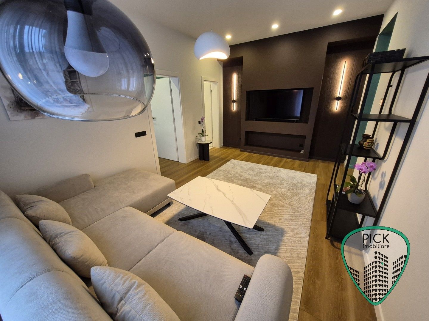 P 4224 - Apartament cu 2 camere în Târgu Mureș, Ultracentral, P-ța Trandafirilor - Poză 1