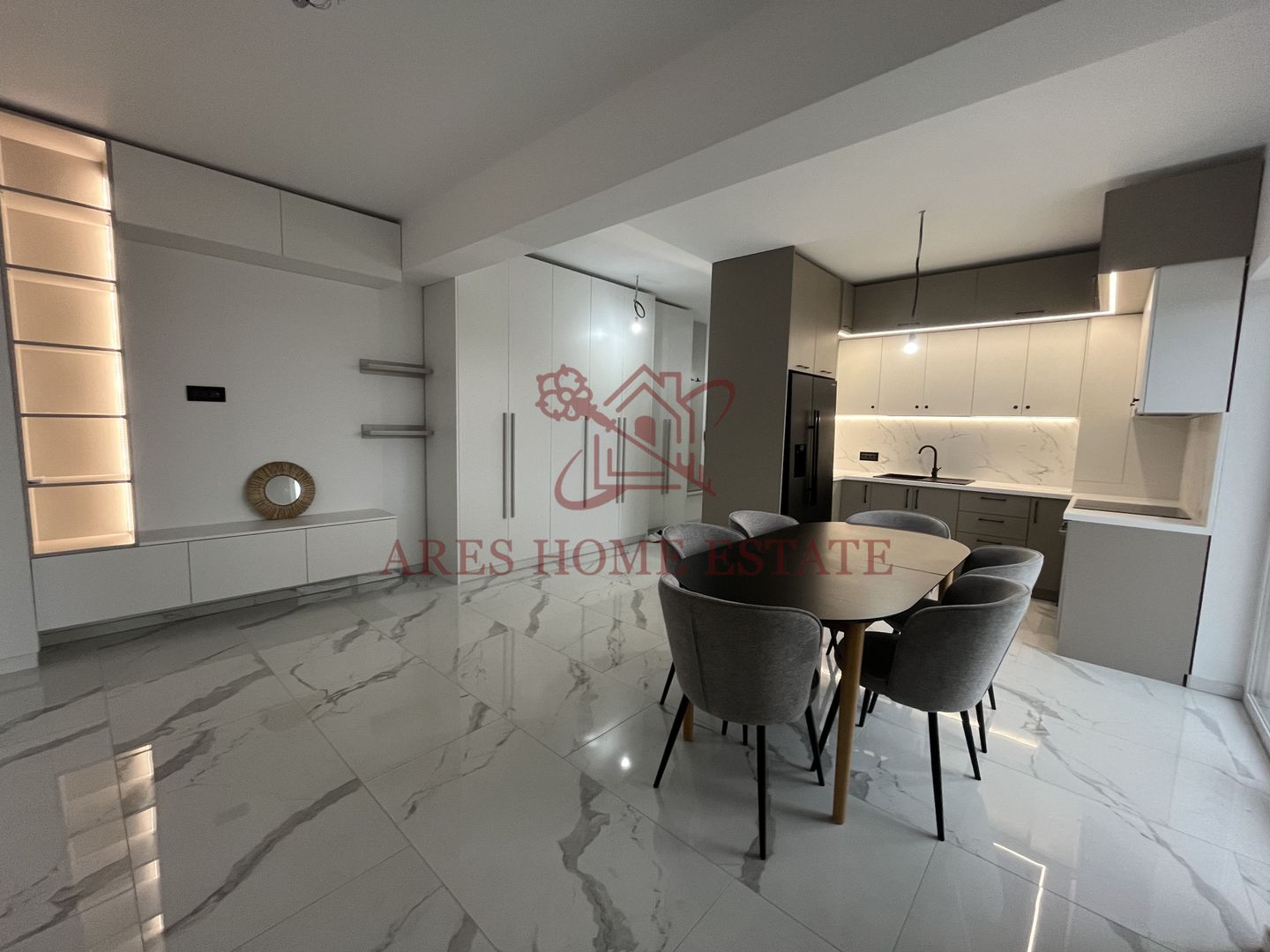 Apartament spatios | Etaj intermediar | Loc de parare cu CF | Mobilat - Poză 1