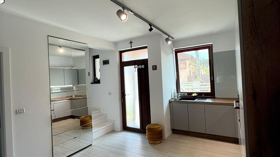 Piscină | Mobilată complet | Panouri solare | 3 băi și terasă închisă - Poză 6