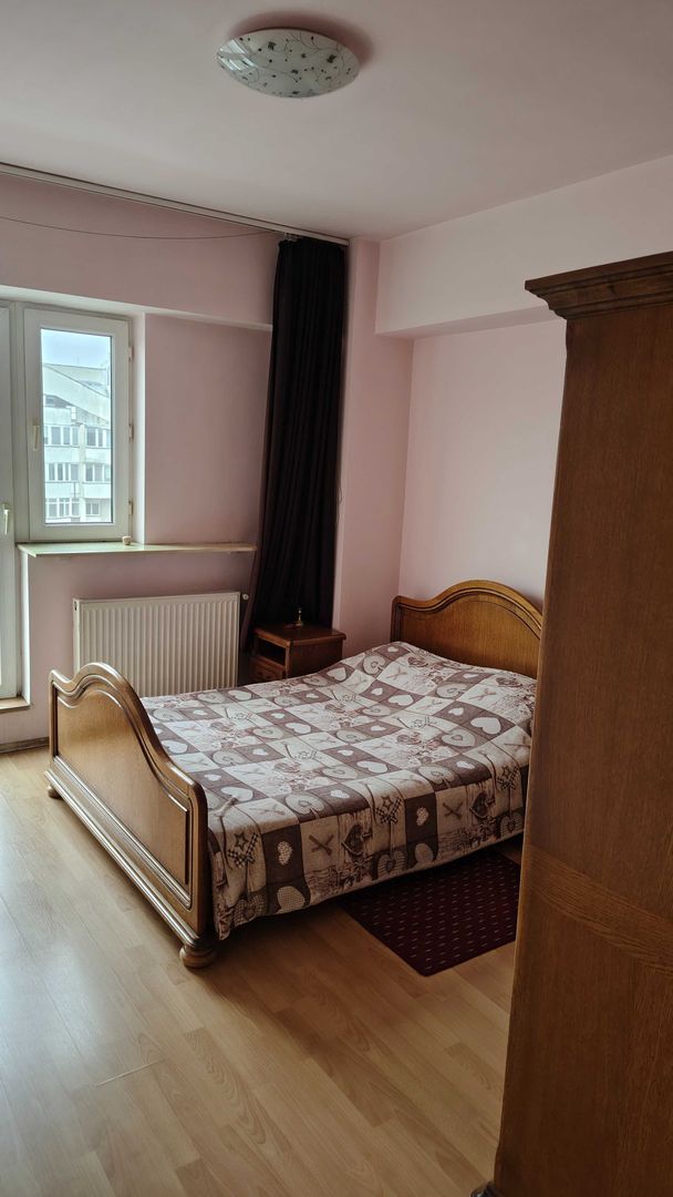 Ofer închiriere,Apartament 3 camere central - Poză 4