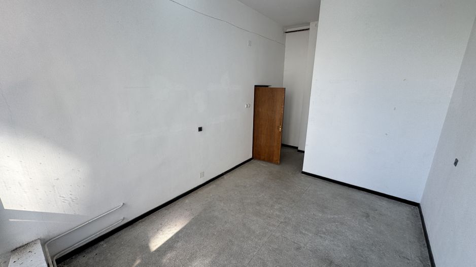 Spațiu comercial 493 mp utili | Locație centrală | Vizibilitate excelentă | - Poză 36