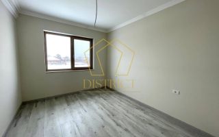 Casa despărțită prin garaj cu 5 camere | Giroc - Poză 8