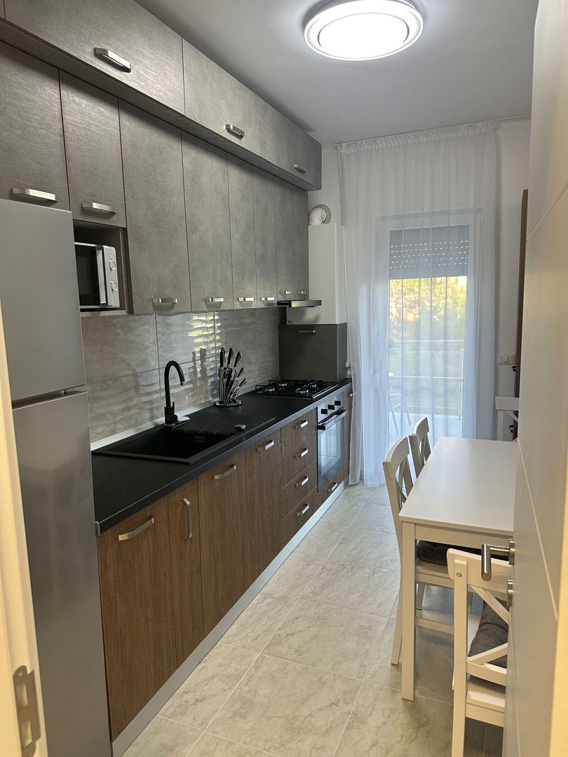 GARS. APARATORII PATRIEI, BUCATARIE INCHISA, PARCARE, METROU 13 MINUTE - Poză 1