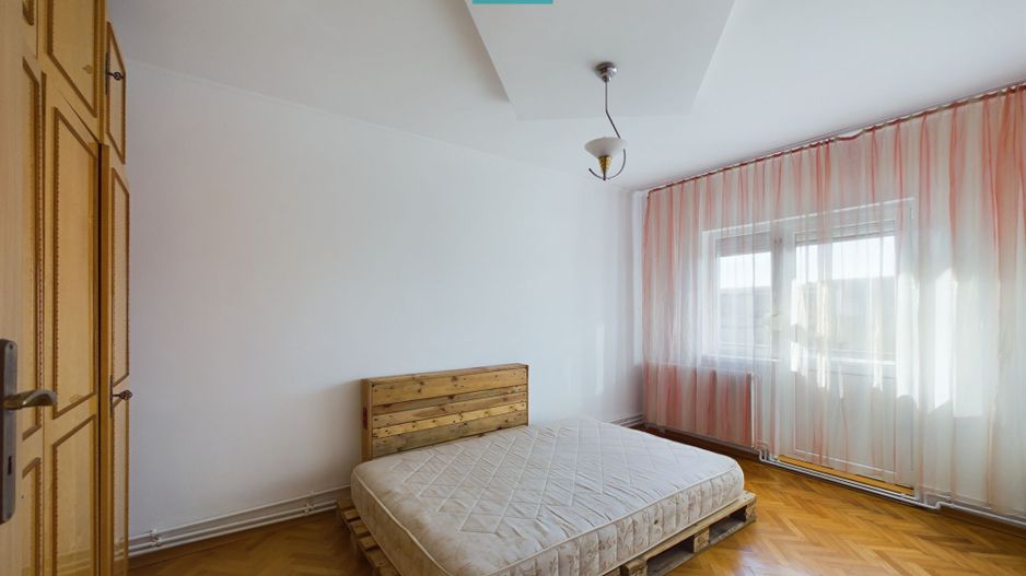 Apartament de închiriat cu 3 camere în Micalaca - Poză 4