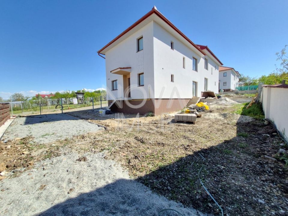 Casa tip duplex, la alb - Sura Mica - COMISION 0 - Poză 3