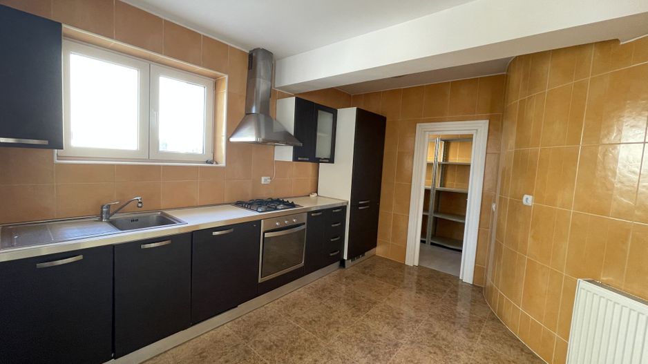 Vilă Individuală Spațioasă în Zona Iancu Nicolae - Poză 5