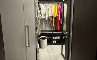 Apartament de vânzare, modern, cu 4 camere, garaj și curte - Poză 5