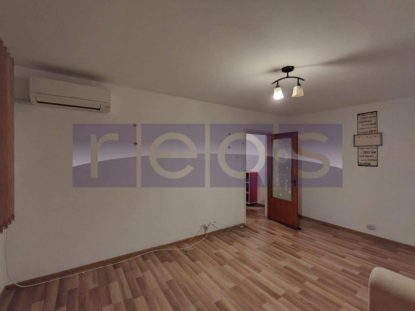 VANZARE GARSONIERA SPATIOASA I LIBERA I METROU I VALEA IALOMITEI - Poză 4