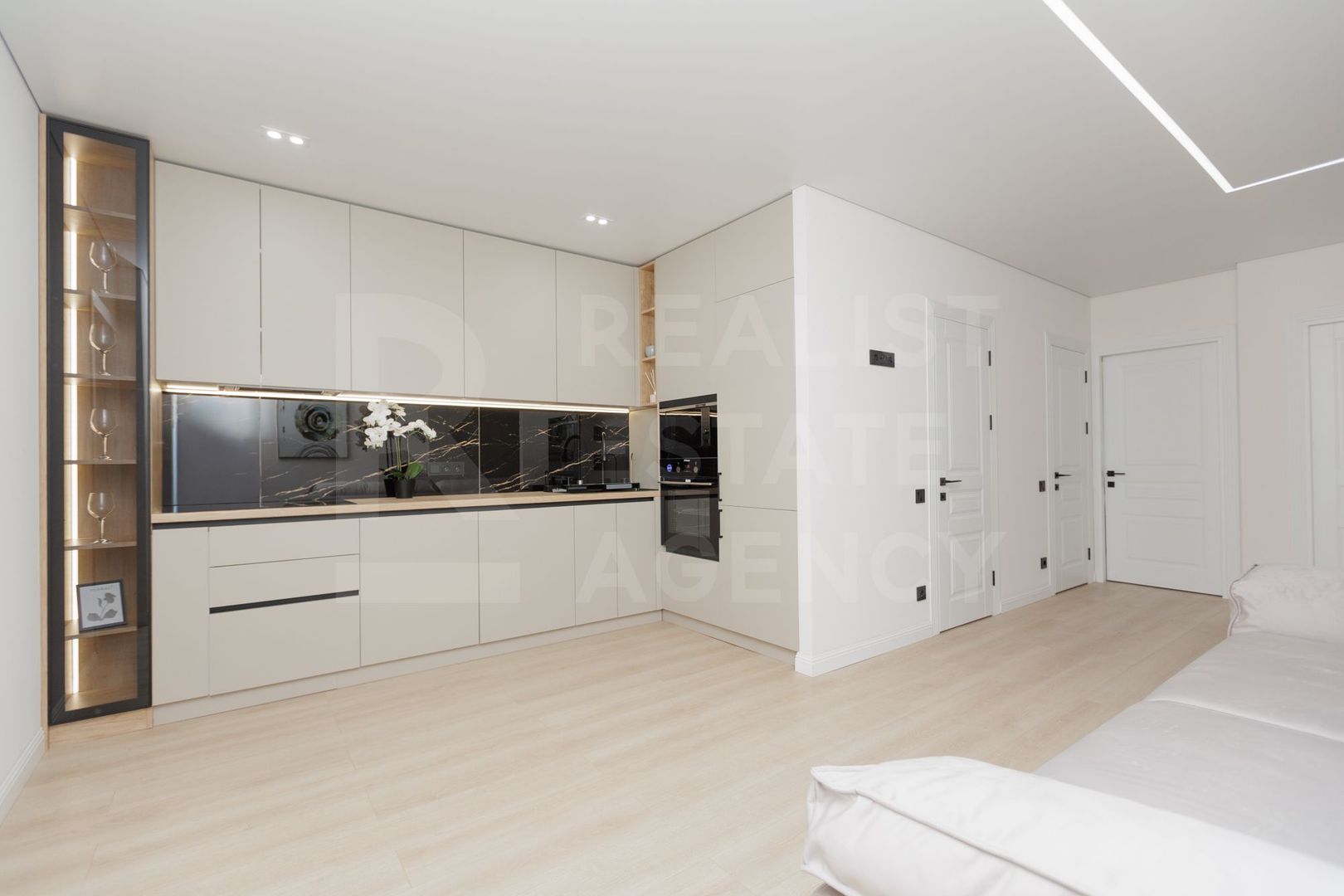 Vânzare, apartament, 3 camere, str. Vasile Lupu, Buiucani - Poză 2