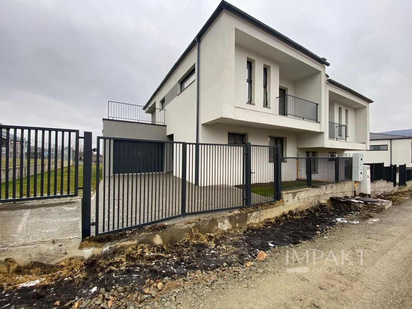 Unitate Locativa Semifinisata cu Teren de 350 mp in Chinteni - Poză 1