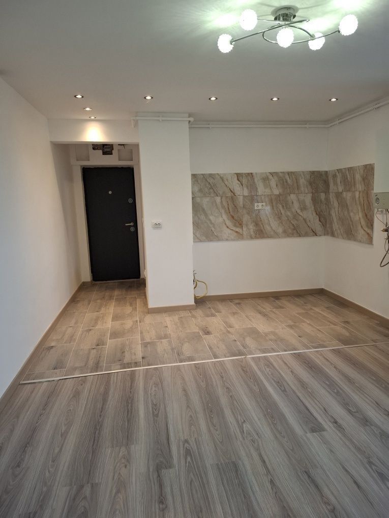 BRASADAS vinde ap 2 cam RENOVAT in Micro14 etaj 4/4. - Poză 3