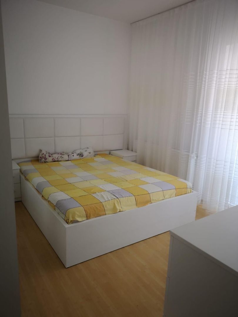 Apartament spatios cu 2 camere decomandat | 63 mp + 2 balcoane | Parcare - Poză 1
