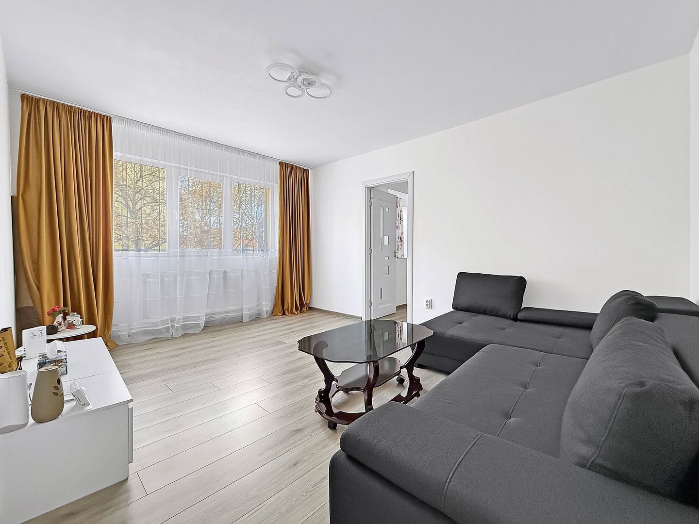 2 Camere | Etaj 1 | Mobilat & Utilat | Spitalul Judetean | Comision 0% - Poză 1