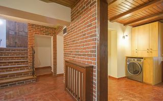 Casa de vanzare in centrul Brasovului - curte privata si pivnita - Poză 14