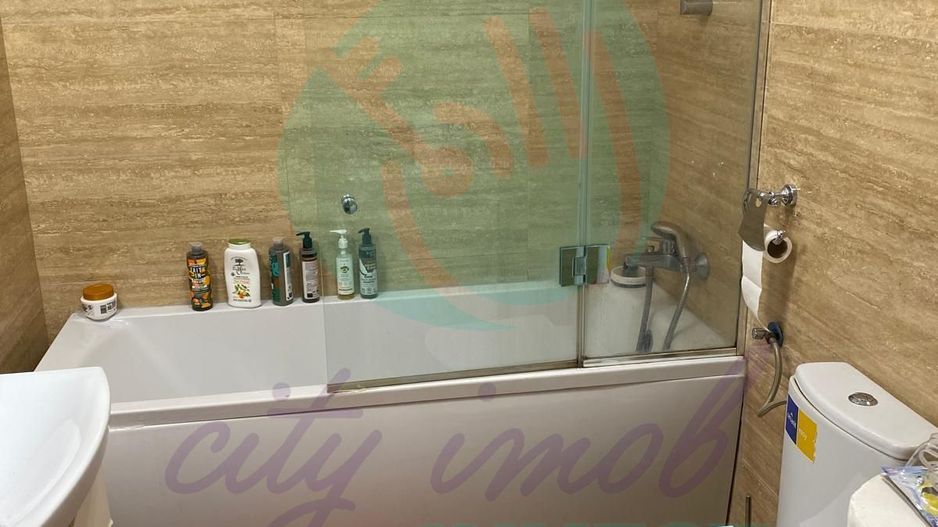 3 camere intr-o cladire cu arhitectura deosebita - Poză 6