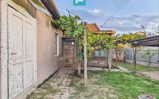 Casă cu 8 camere de renovat în Pârneava - Poză 17