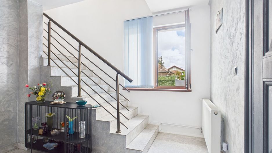 Vilă spațioasă cu 6 camere în Dumbrăvița - Poză 24