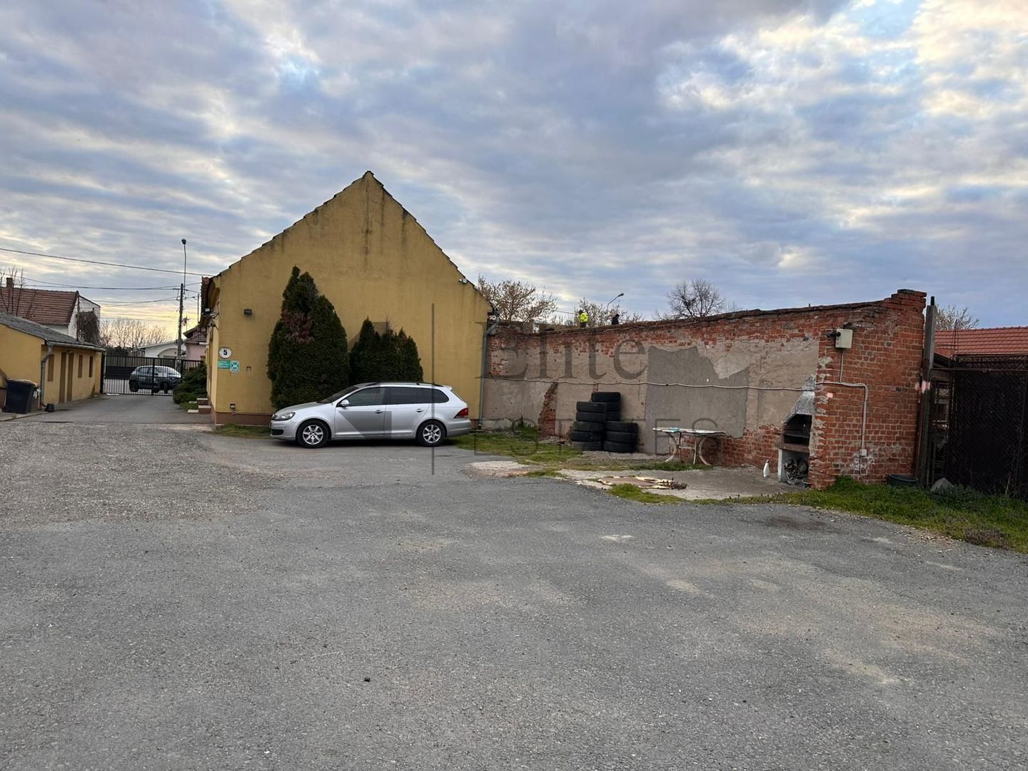 Spatiu cu 4 birouri cu teren de 3000mp - Poză 14