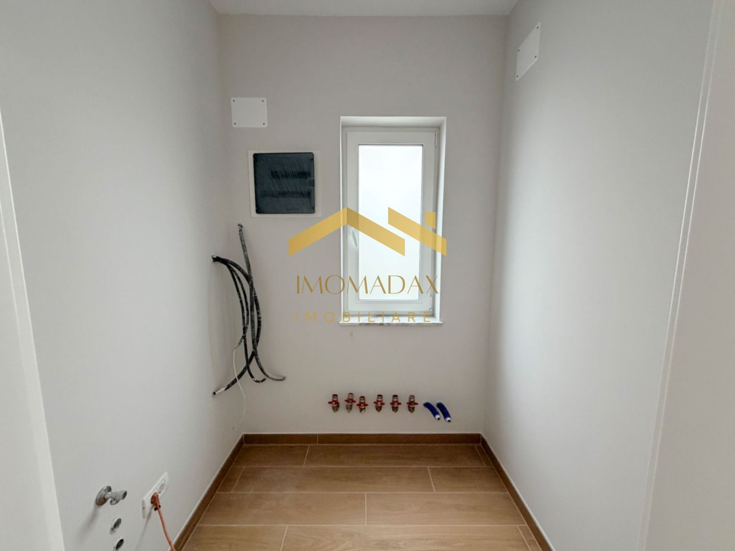 Bucovăț-Duplex 4 Camere-La Cheie - Poză 21