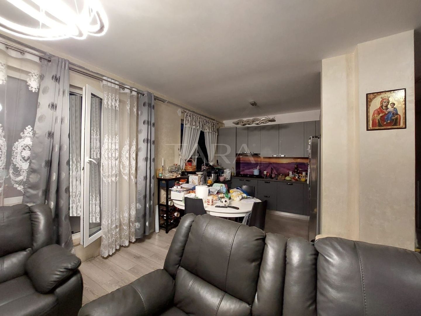 Apartament modern 3 camere și terasă spațioasă, zona Poligonului. - Poză 2