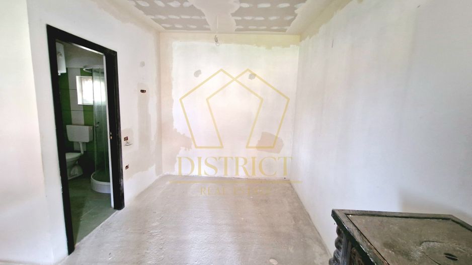 Casa individuala impartita in 2 apartamente | Ianova - Poză 16