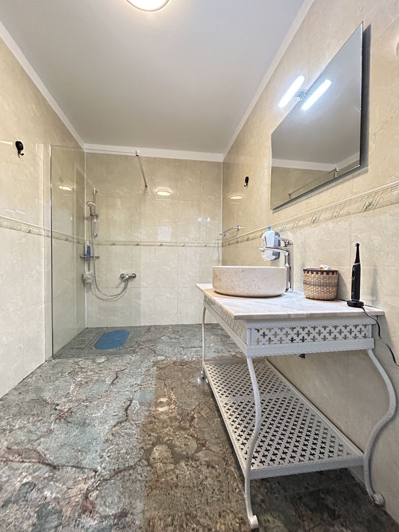 Pensiune Casa Eva Statiunea 2 Mai - 12 camere - teren 600 mp - Poză 15