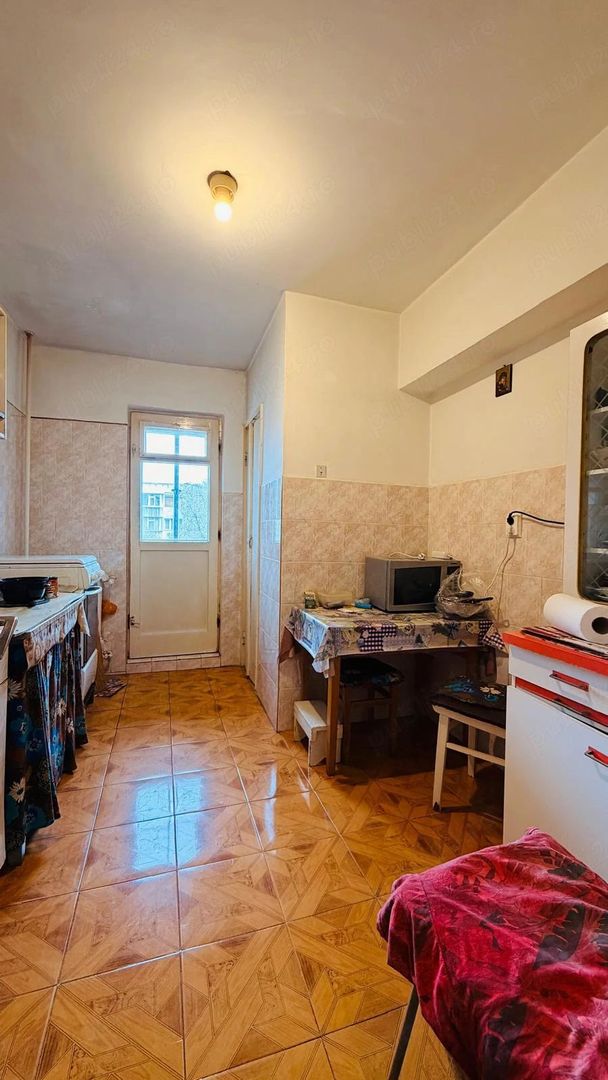Apartament 2 camere, decomandat, etaj 3/10 Mazepa - Poză 1