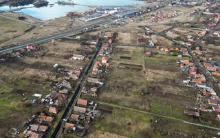 Casă modestă cu 3 camere în Ghioroc - Poză 9