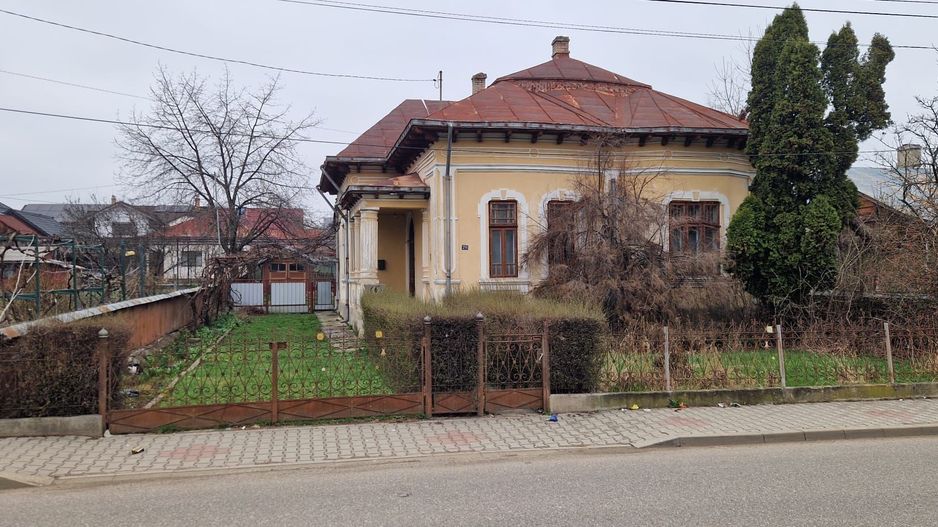 Vand casa in zona centrala  Falticeni - Poză 1