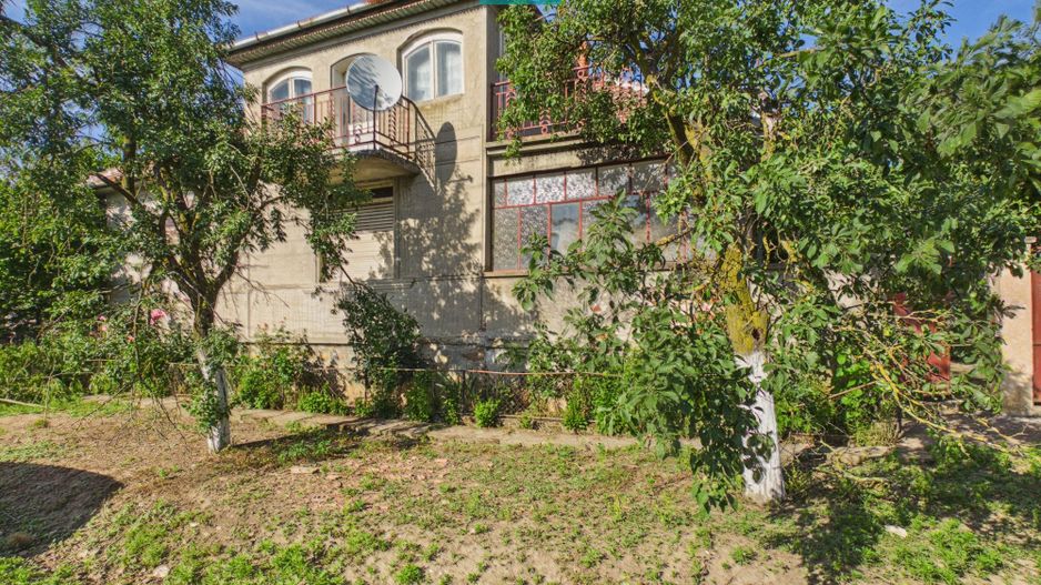 Casă cu 4 camere și teren de 2880 mp în Fiscut - Poză 11
