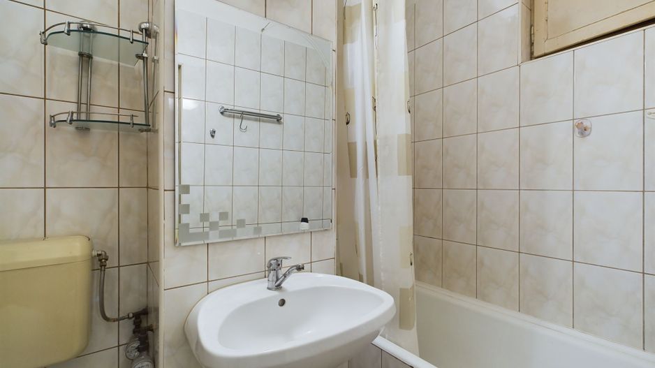 Apartament cu 3 camere, etaj intermediar - Poză 13